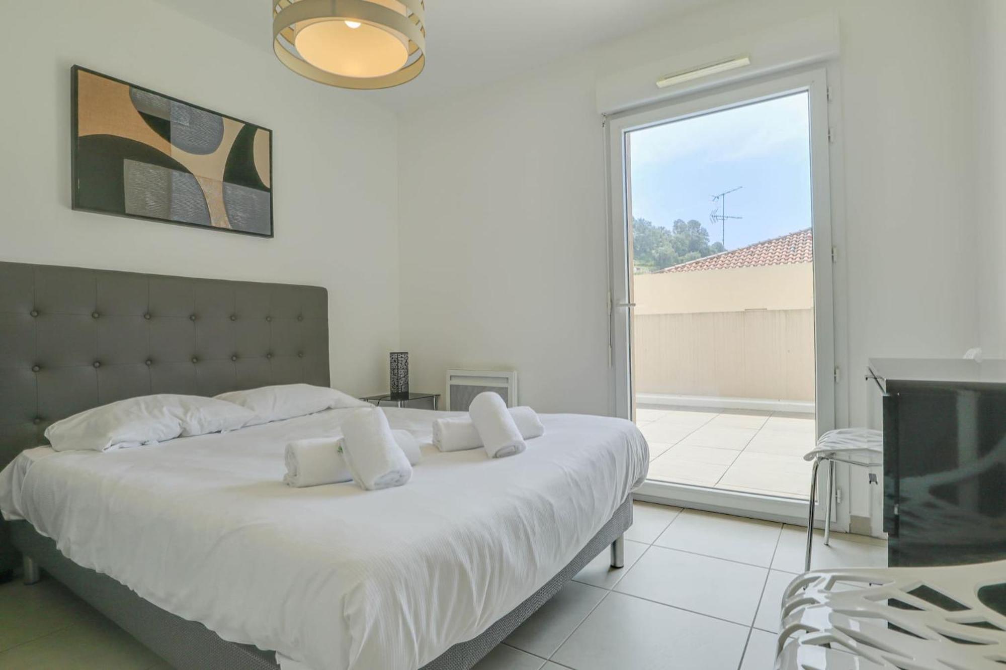 Spacieux Rooftop Parking, Terrasse Ensoleillee Ментона Екстериор снимка
