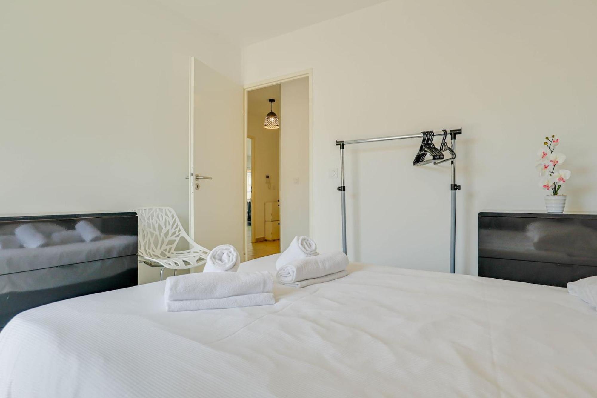Spacieux Rooftop Parking, Terrasse Ensoleillee Ментона Екстериор снимка