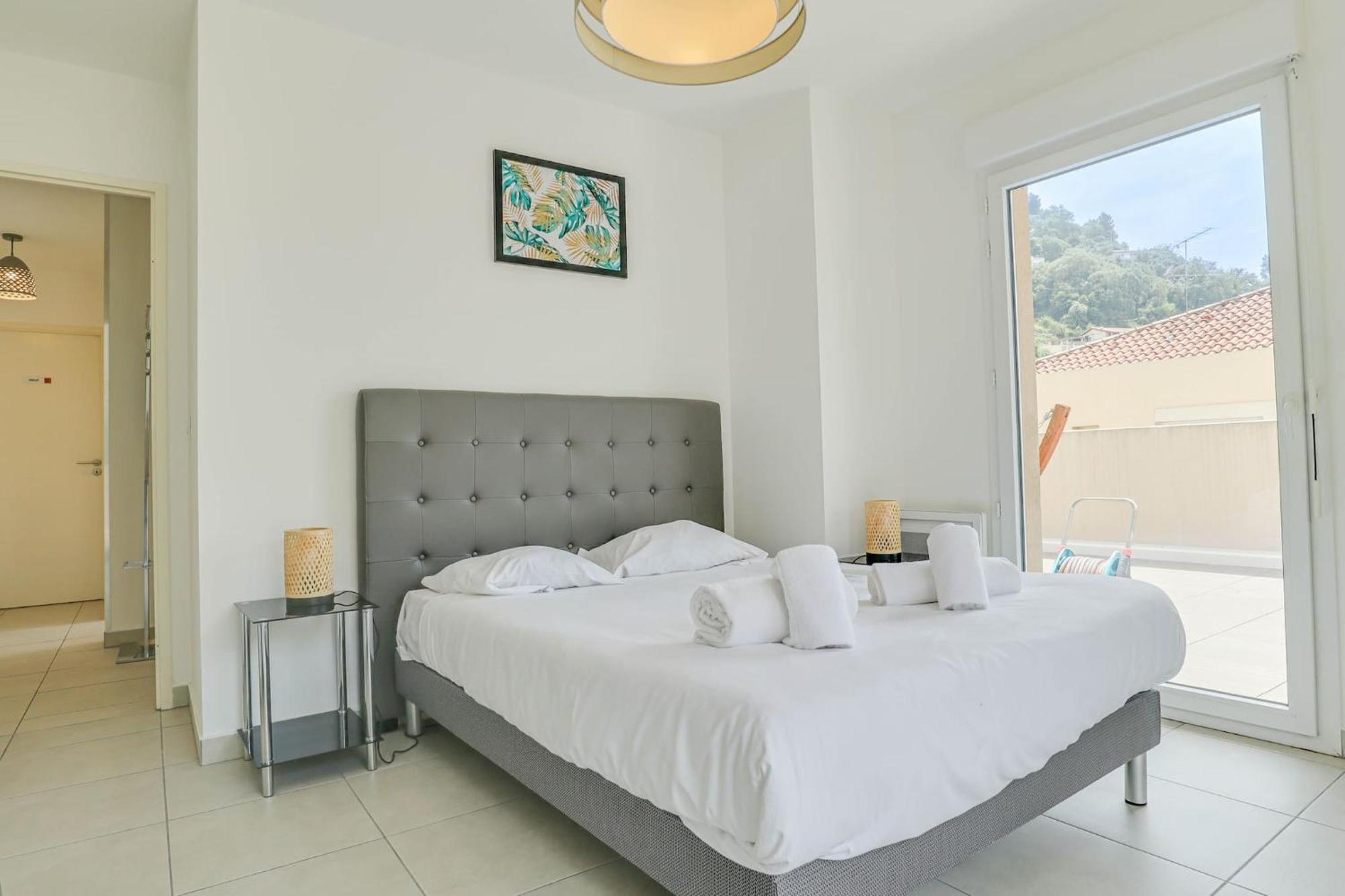 Spacieux Rooftop Parking, Terrasse Ensoleillee Ментона Екстериор снимка