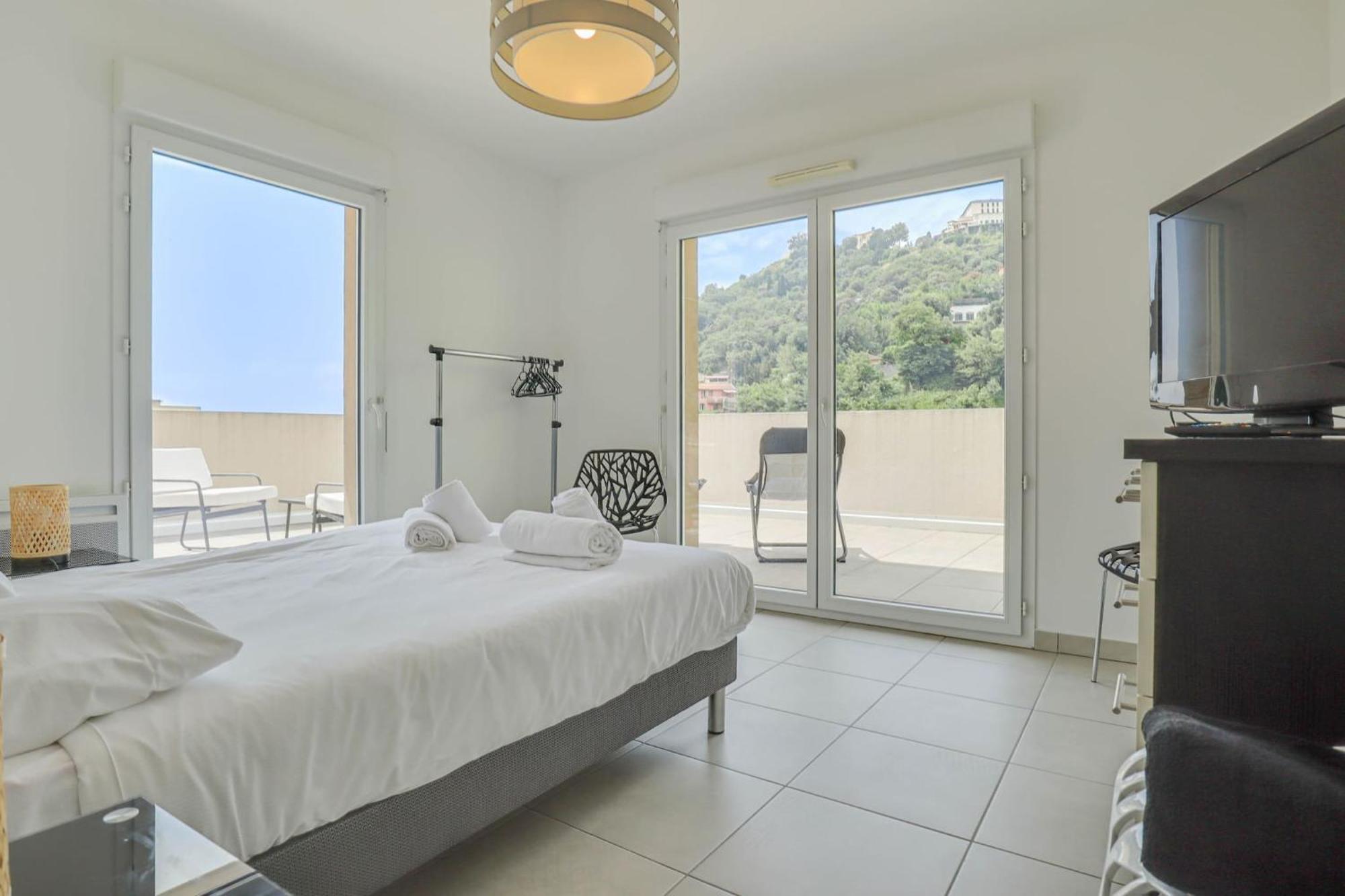 Spacieux Rooftop Parking, Terrasse Ensoleillee Ментона Екстериор снимка
